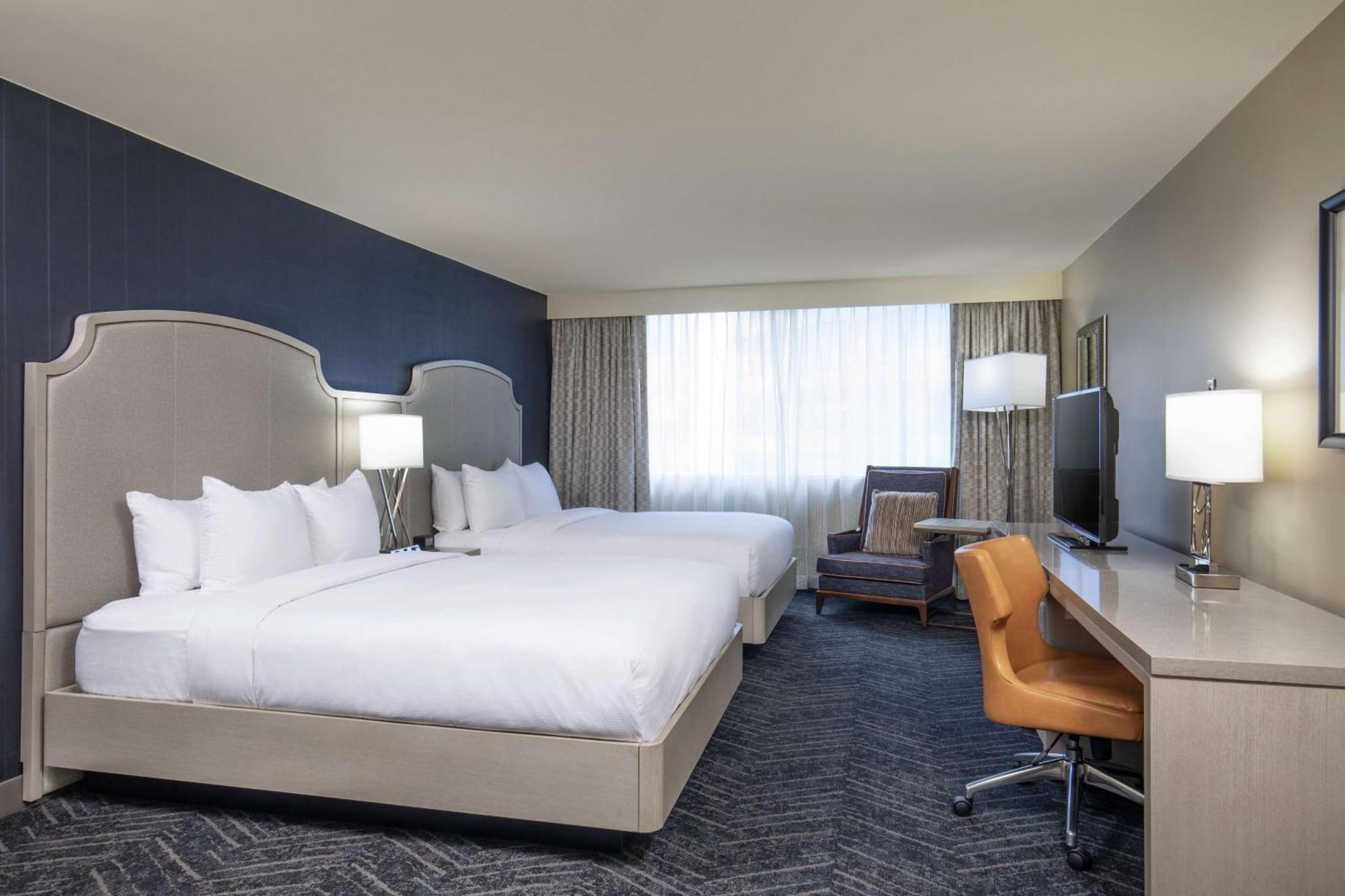 Doubletree By Hilton Hotel Nashville Downtown Екстериор снимка