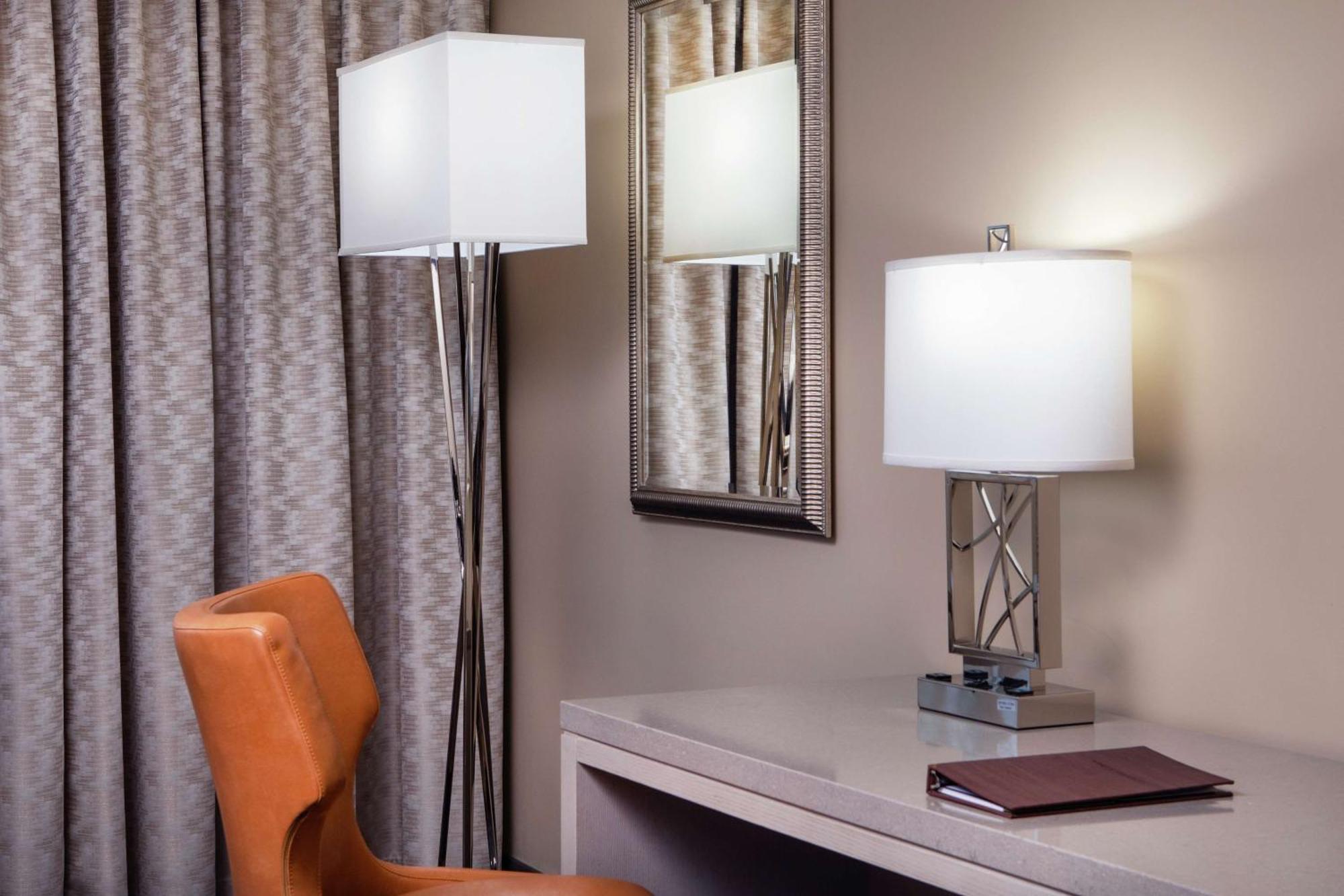 Doubletree By Hilton Hotel Nashville Downtown Екстериор снимка
