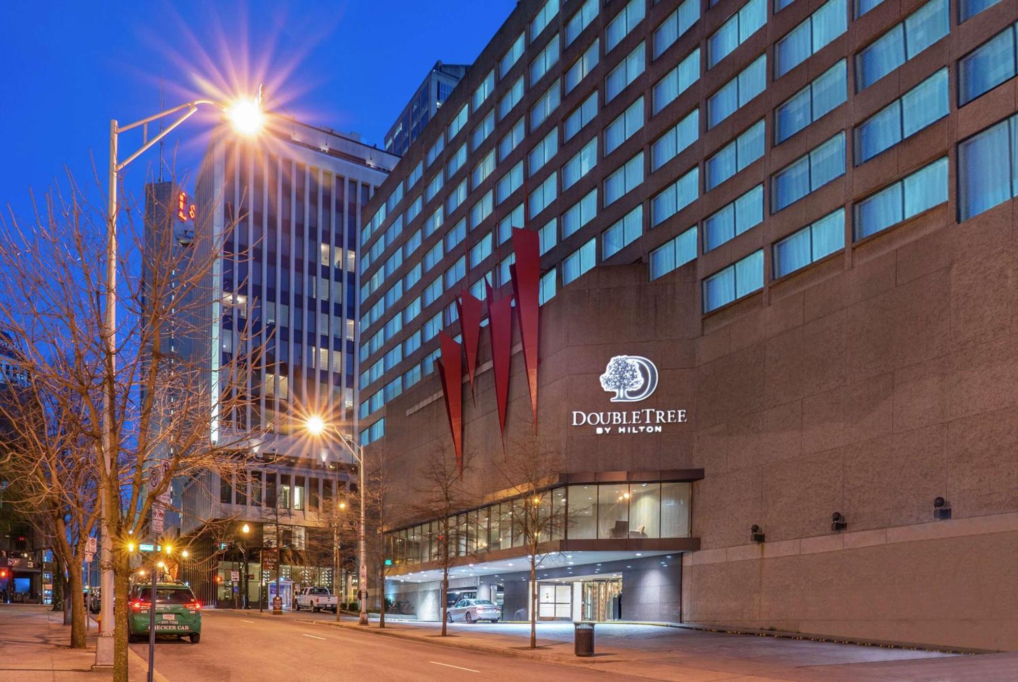 Doubletree By Hilton Hotel Nashville Downtown Екстериор снимка